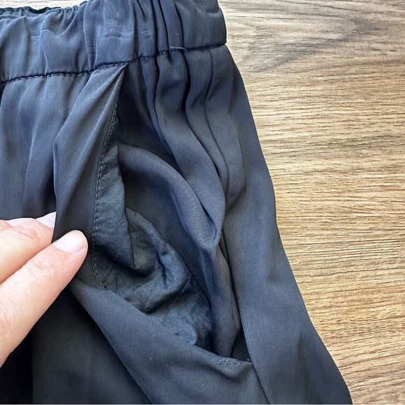 Trina Turk Women’s Satin Joggers Pants Size 4 Black Crop Pockets Athleisure USA - Picture 4 of 8
